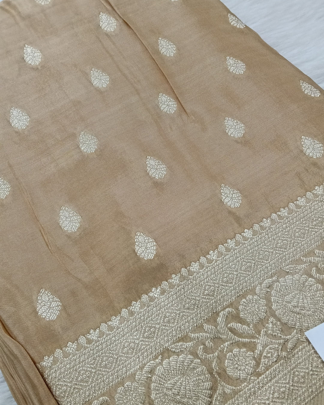 Banarasi Mashroo Saree with Weaving border and buta - BBS102