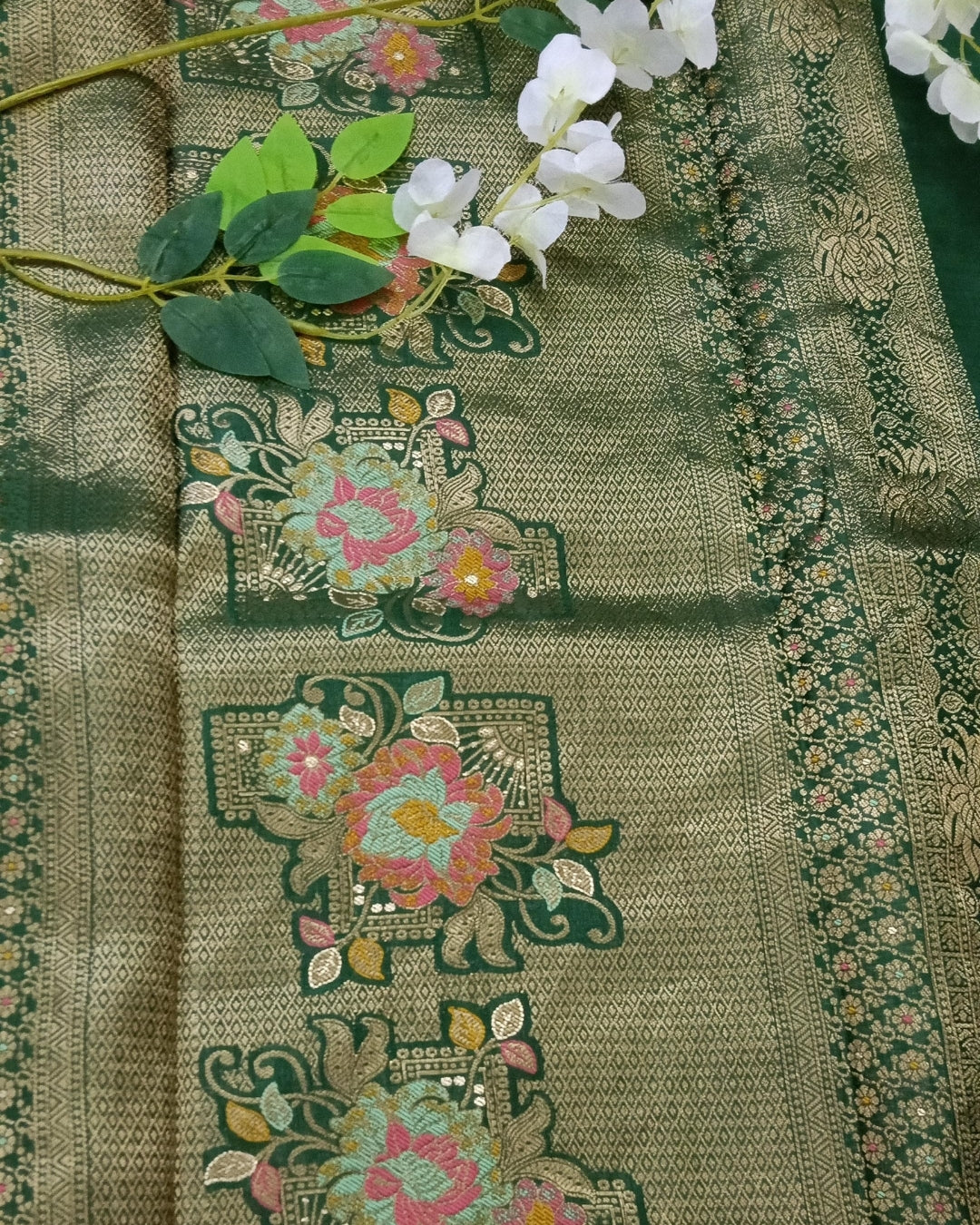 Banarasi Mashroo Saree with Weaving border and Big buta - BBS075