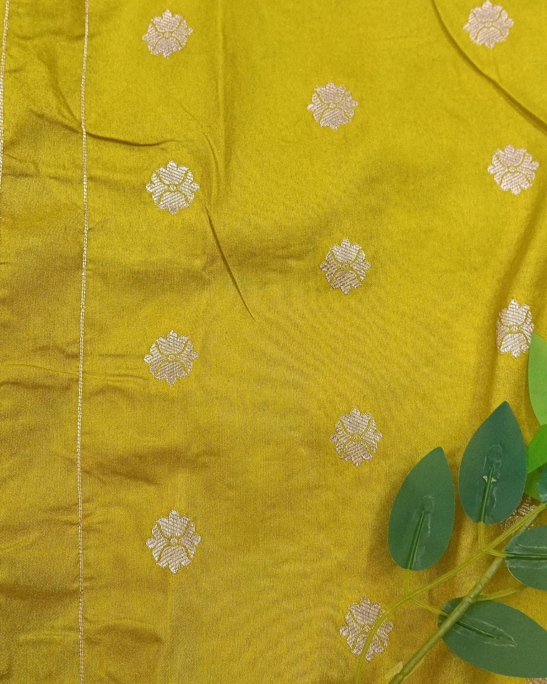 Banarasi Crape Silk Saree with Buta Design - BBS082