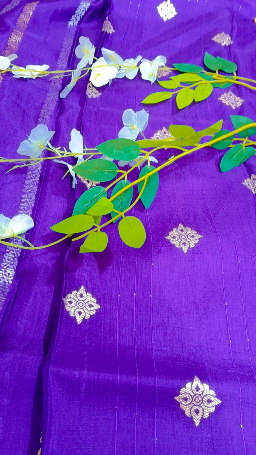 Banarasi Raw Mango Saree with Scallop border Design - BBS123A