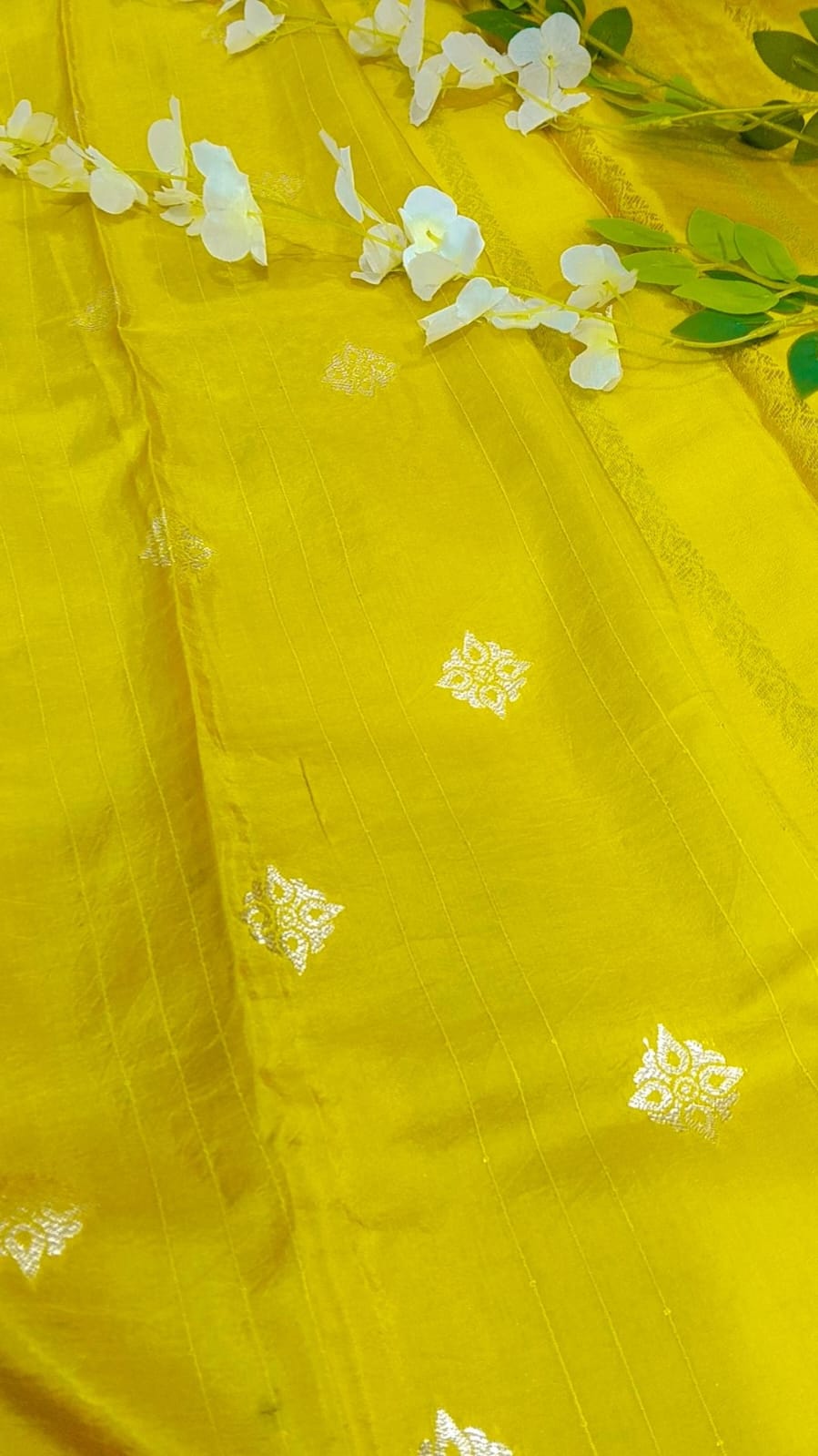Banarasi Raw Mango Saree with Scallop border Design - BBS123C