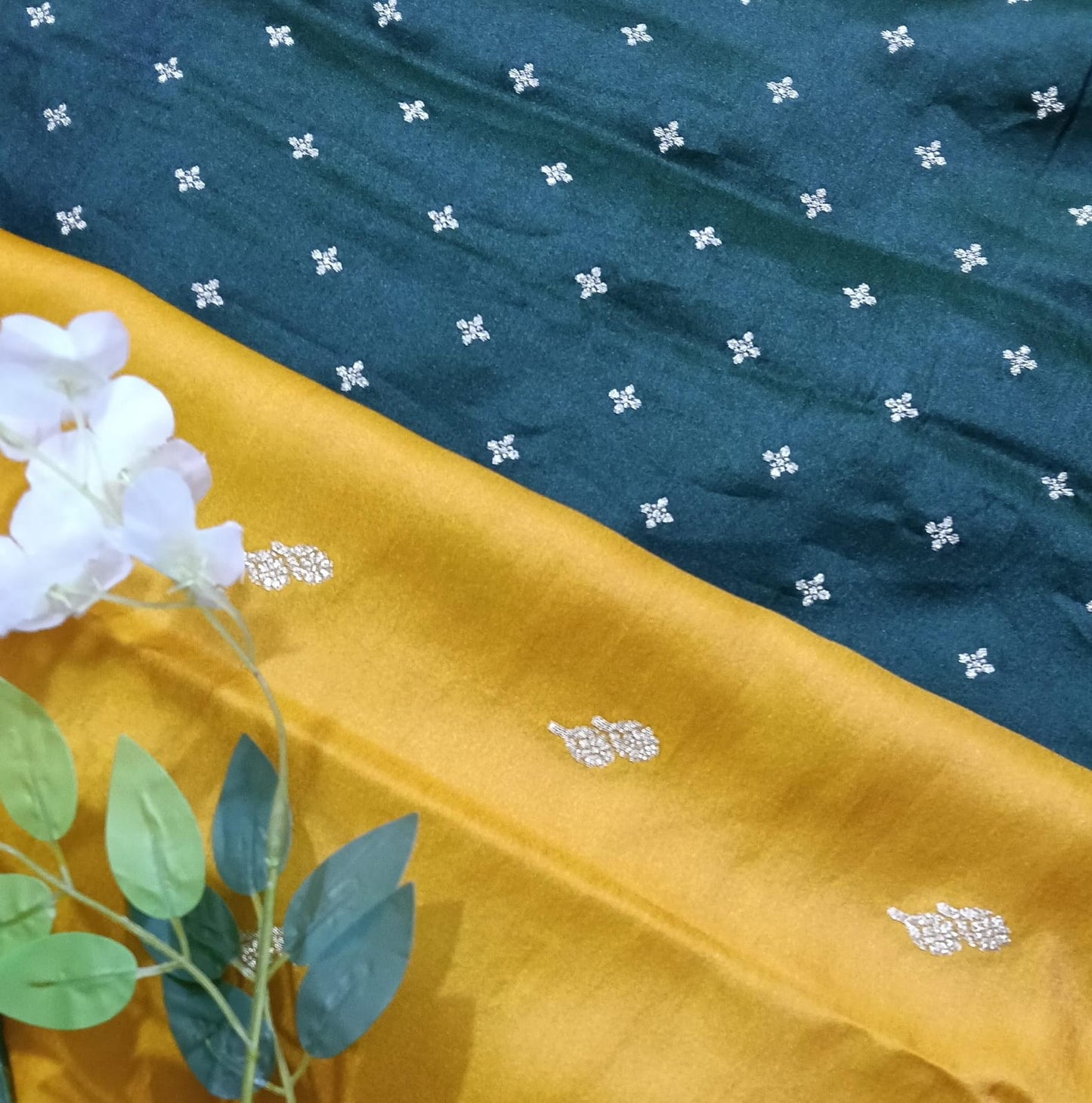 Chiniya Pattu Saree with small Weaving buta - BBS131D